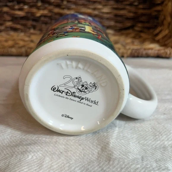 VTG 2000 Walt Disney World “Celebrate The Future Hand In Hand” Mug - Picture 5 of 5